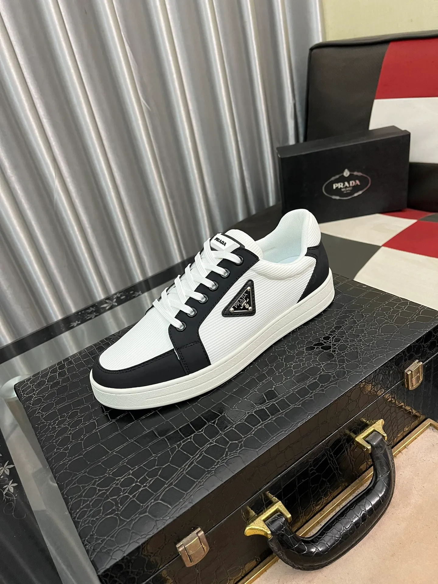 Men's shoes 💰420⌚️⌚️【PRADA】Prada - High-end quality casual sports shoes - Upper: calf leather shoe body with branded metal fasteners, - Inner lining: breathable leather lining - Outsole: ultra-light TPU foam·rubber; molded outsole -Super high quality control·Fine workmanship: highlighted (high-end·luxury·grade) -Size: 38-443️⃣Colors available